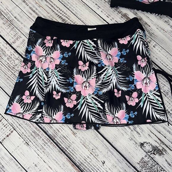 2 piece‎ Floral Swimwear Sz. M - Picture 3 of 8